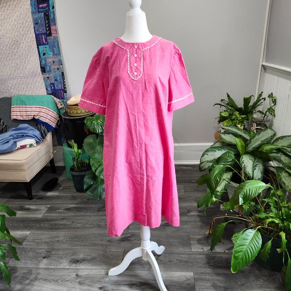 Vintage 1960's Bubblegum Pink Mod Shift Dress, Handmade - Picture 2 of 9